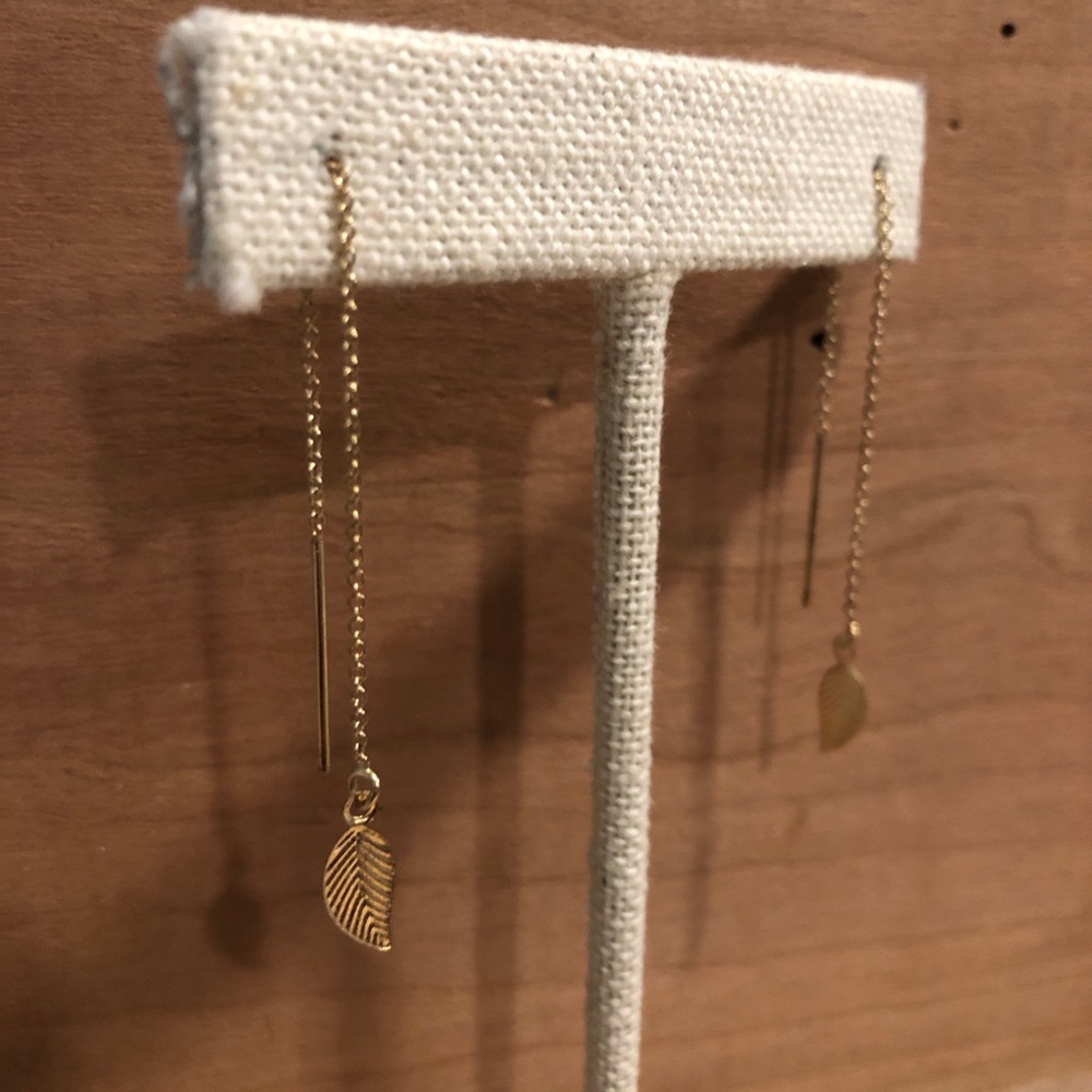 Bella Boutique SF Lindsy Leaf Thread Earring